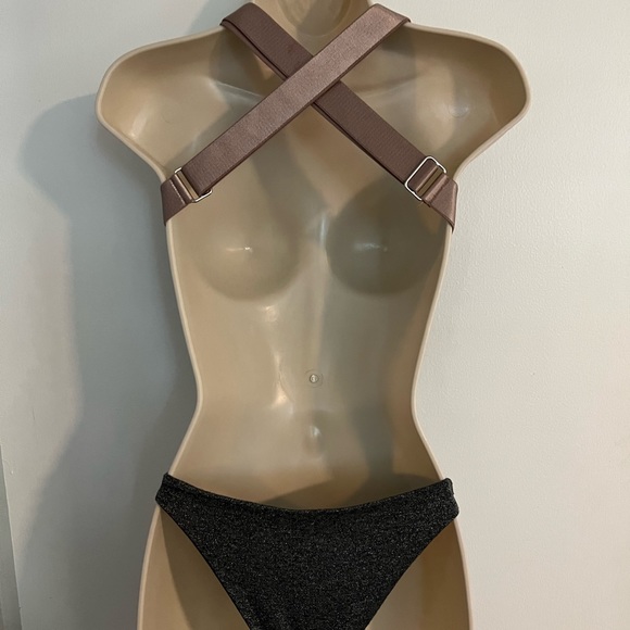 Cutout One piece - Picture 9 of 12